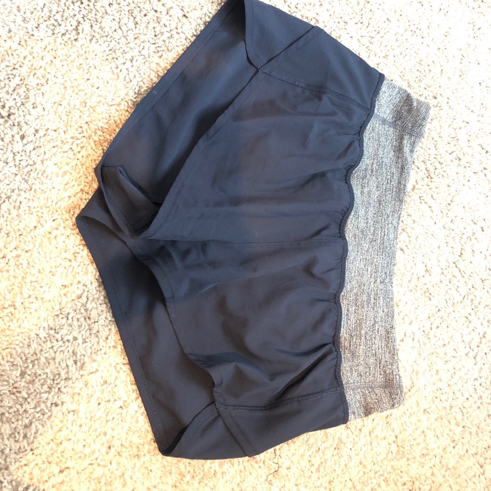 navy blue forever 21 shorts.